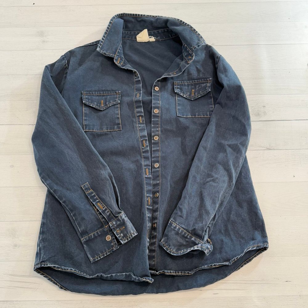 White crow women's dark denim shirt jacket size medium